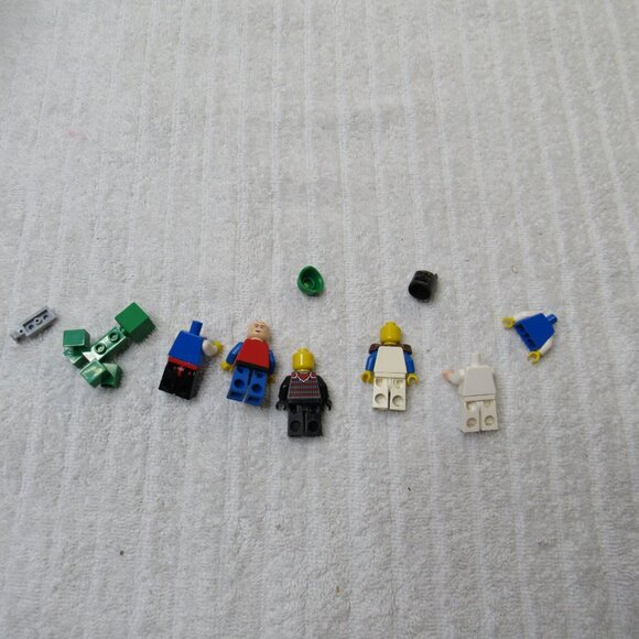 Lego Minifigures Mixed Lot Parts And Accessories Random Torso Legs Hats - Picture 4 of 7